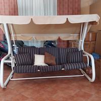 Dondolo in ferro completo di cuscini