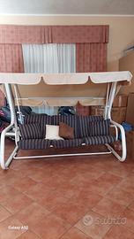 Dondolo in ferro completo di cuscini