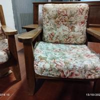2 Poltrone in legno con imbottitura