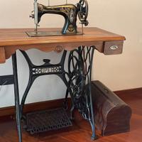 macchina da cucire Oper con mobile