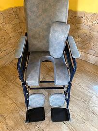SEDIA A ROTELLE COMODA CON WC
