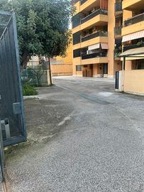 Box auto di mq. 18 e 15 mq