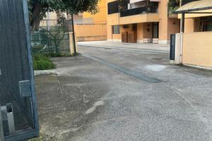 Box auto di mq. 18 e 15 mq