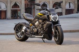 DUCATI DIAVEL V4 DARK STEALTH YELLOW