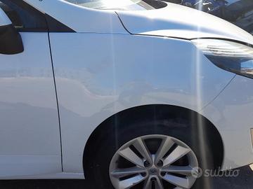 PARAFANGO ANT. DX. RENAULT GRAND SCÉNIC «III» (200