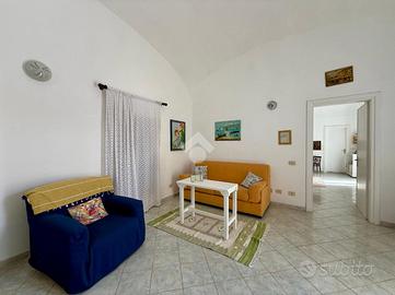 2 LOCALI A BARANO D'ISCHIA