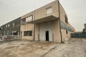 Capannone industriale villa fastiggi