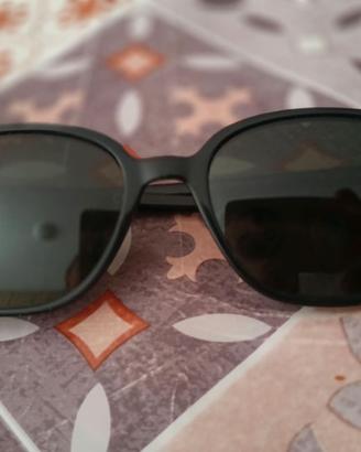Occhiali RayBan Originali di Colore Nero