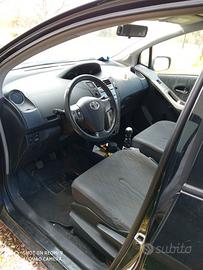 TOYOTA YARIS 4D4