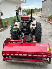 Trattore lamborghini 503 con trincia