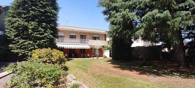 VILLA SINGOLA A LONATE POZZOLO