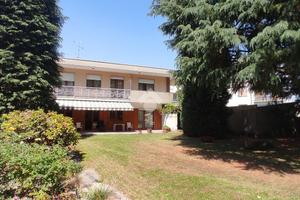 VILLA SINGOLA A LONATE POZZOLO