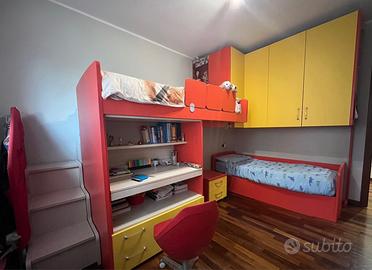 Cameretta a soppalco con 3 letti