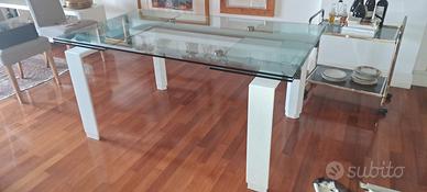 Tavolo Stilt by Desalto