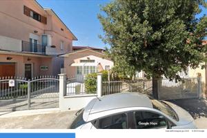 Piccolo ufficio/studio arredato