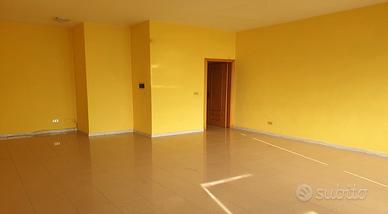 Locale ad uso negozio / ufficio con servizi. mq 41