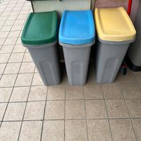 Bidoncini per la raccolta differenziata