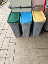 Bidoncini per la raccolta differenziata