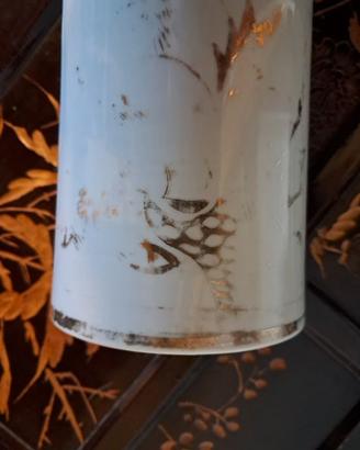 Antico vaso cinese cilindrico