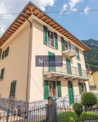 Villa di 482 m² con più di 5 locali e box auto dop