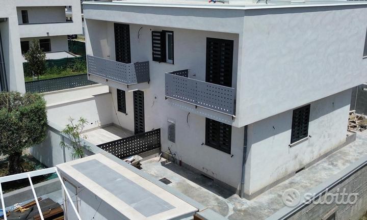 Ville stile moderno con cantinola