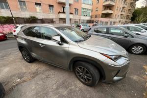 Lexus nx300h -