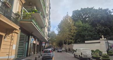 NEGOZIO A NAPOLI