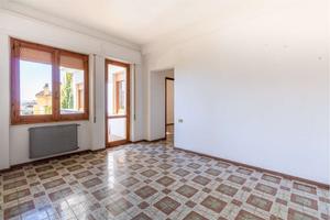 Ampio trilocale con cucinotto separato