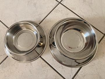 Due ciotole per cane