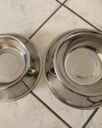 Due ciotole per cane
