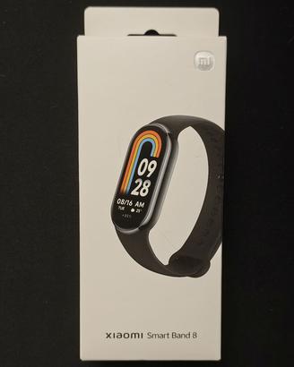 Xiaomi Mi Smart Band 8 con accessori
