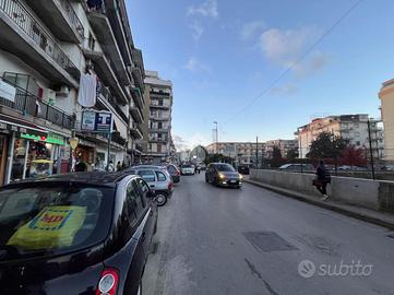 NEGOZIO A NAPOLI