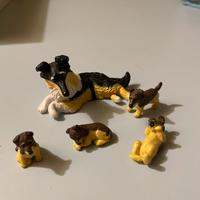 Set di statuette di plastica famiglia di cani