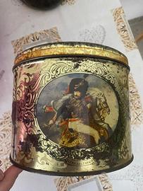 Scatola di biscotti in latta antica