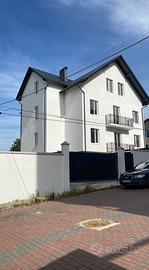 Intero condominio in Moldavia, Investimento