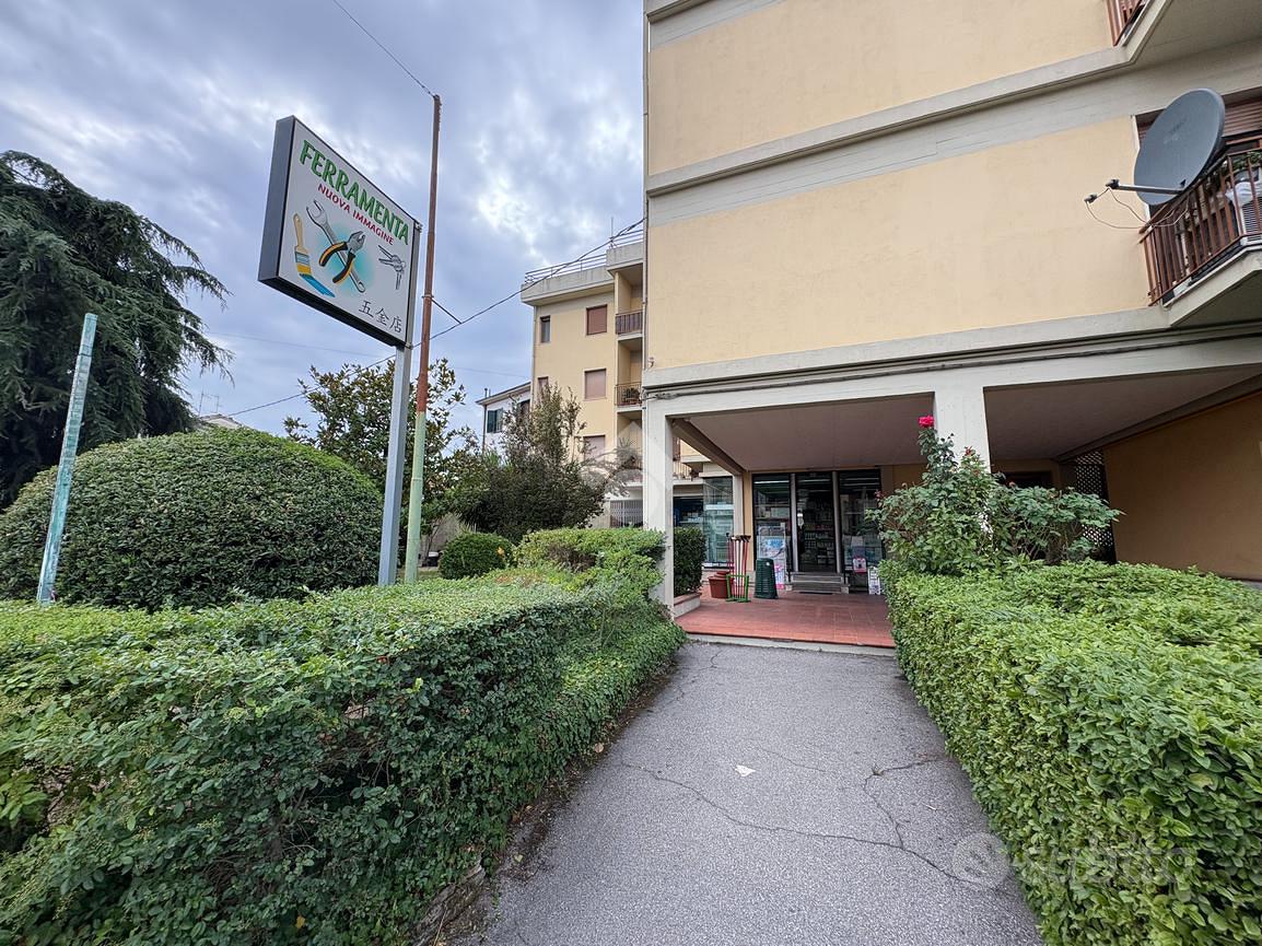 NEGOZIO A PRATO