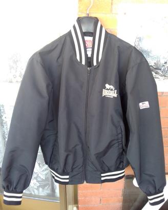 Blue Jeans e Giubbotto Lonsdale 