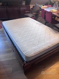 Rete letto con fianchi in legno, materasso
