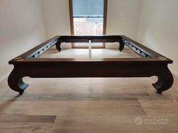 Letto matrimoniale etnico con due comodini