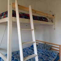 Letto a soppalco Ikea modificato con materasso