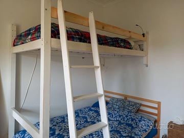 Letto a soppalco Ikea modificato con materasso