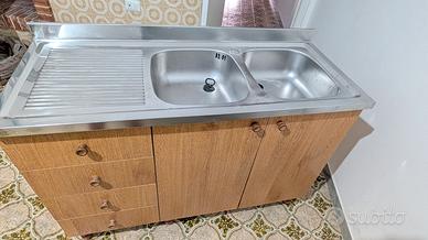 Lavello acciaio inox due vasche e sgocciolatoio