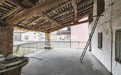 EDIFICIO DI 380MQ CON ANNESSA AREA ESCLUSIVA !!!