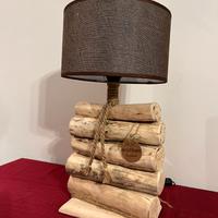 Lampada da tavolo artigianale in legno