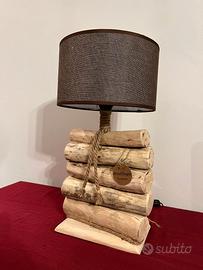 Lampada da tavolo artigianale in legno