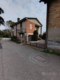 Villa di 180 m² con 4 locali e box auto a Cervesin