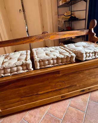 Cassapanca in legno massello più cuscini