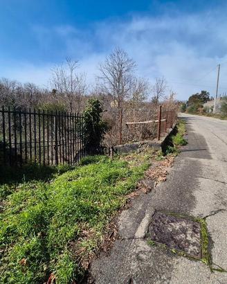 Frutteto con depositi zona Castagno Sant'Agata