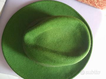 Cappello verde stile Bogart