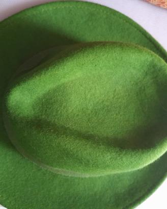 Cappello verde stile Bogart